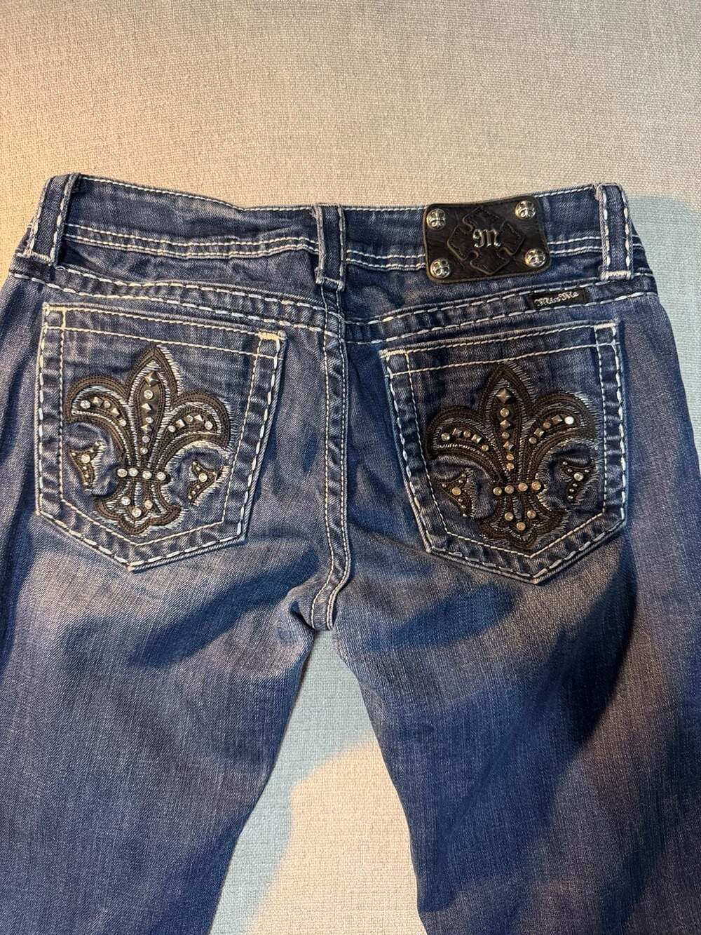 Miss Me JE5075SKR Skinny Jeans Size 29 Embellished Fleur-de-Lis